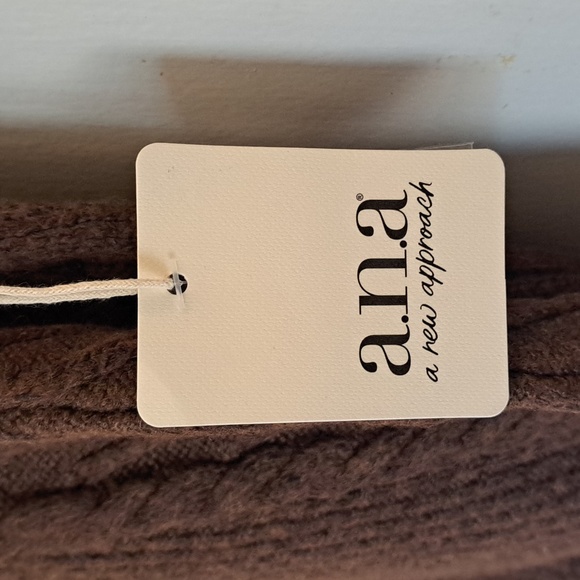 Ana A new approach women's brown v-neck v-neck sweater with matching mini skirt. - Picture 4 of 8